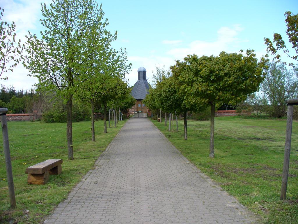 Pension Am Deich Kröslin 外观 照片